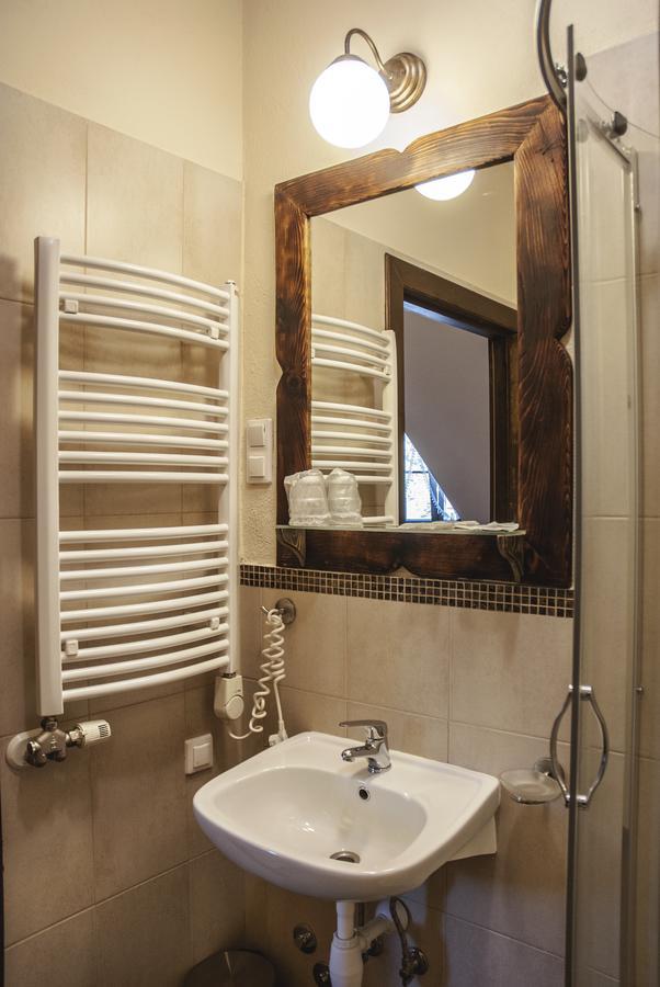 Hotel Pod Kogutkiem Krzywaczka Esterno foto